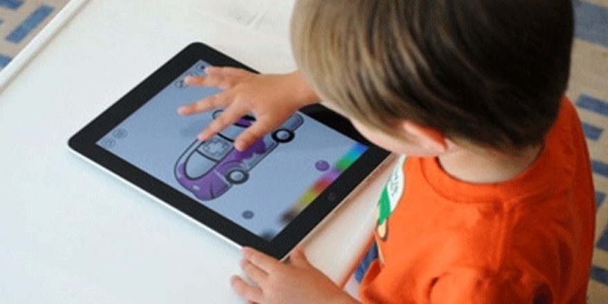İngiltere'de ailelere tavsiye: Çocuklarınız iki saatte bir elektronik cihaz kullanımına ara versin