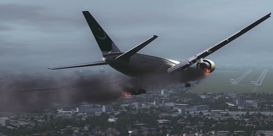 Pakistan'da 107 yolcu taşıyan uçak yerleşim alanına düştü
