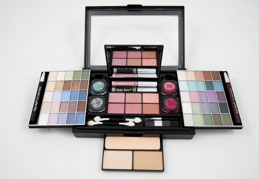 eyeshadow-682998_960_720.jpg